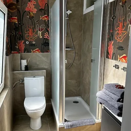 Traumhafter Altbaucharme In Zentraler Lage Daire *