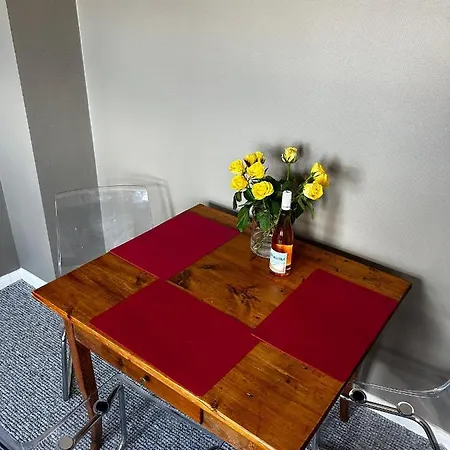 Traumhafter Altbaucharme In Zentraler Lage Apartament *