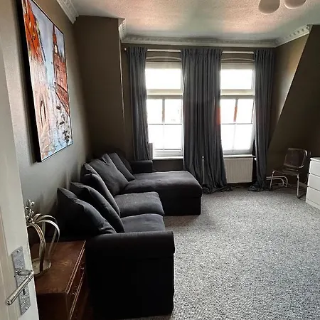 Apartament Traumhafter Altbaucharme In Zentraler Lage Kilonia